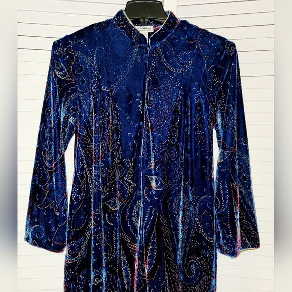 Expressions Blue Paisley Robe - Picture 2 of 14